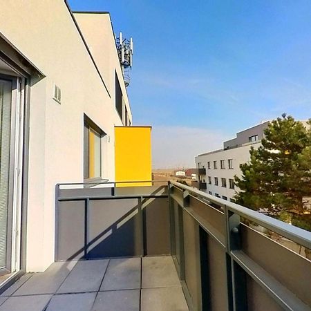 Air-Conditioned 2 Room Apartment, With Terrace, Rovinka, 302 Exteriér fotografie