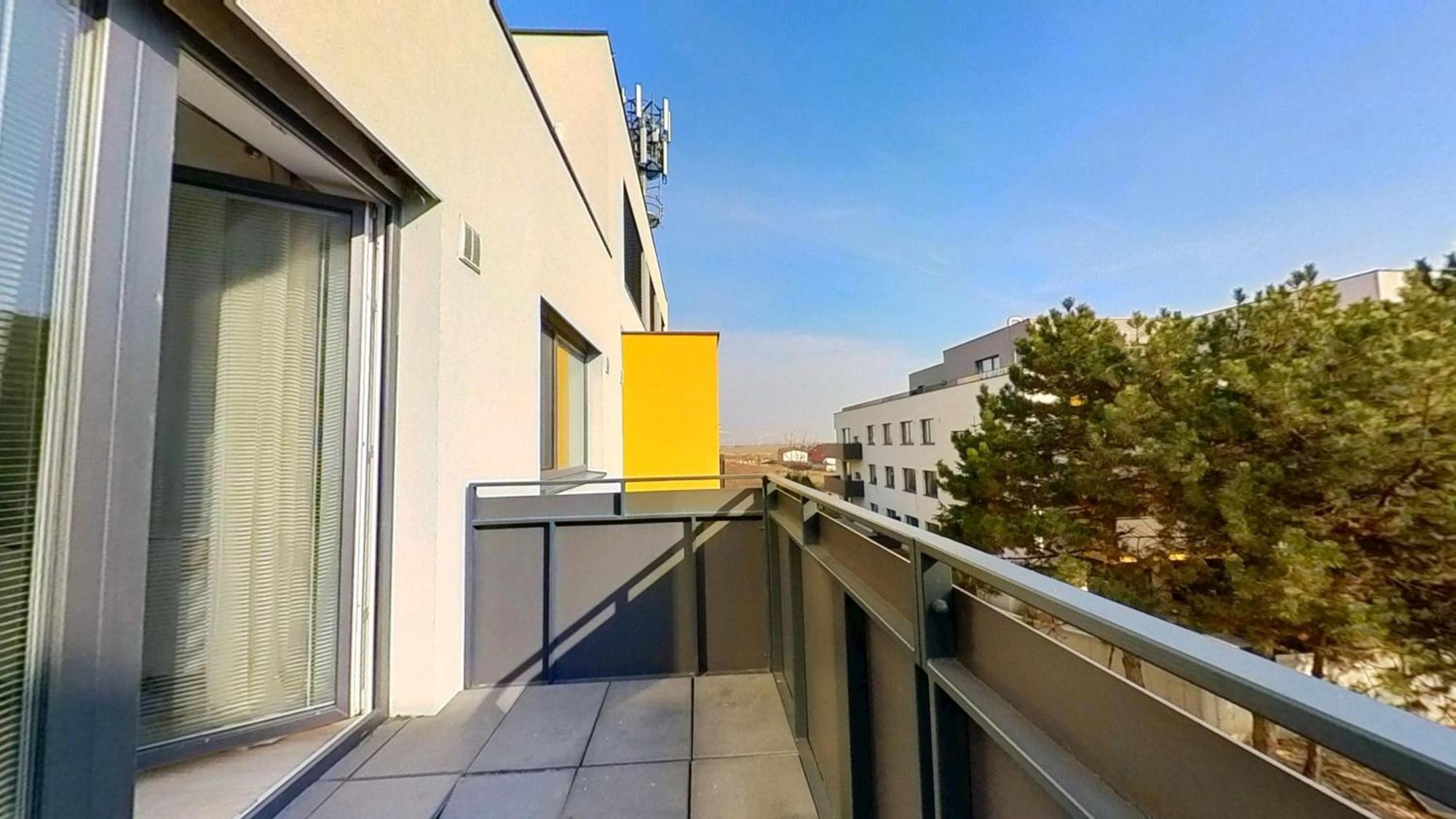 Air-Conditioned 2 Room Apartment, With Terrace, Rovinka, 302 Exteriér fotografie