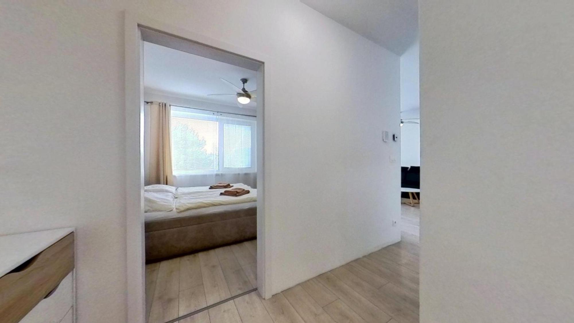 Air-Conditioned 2 Room Apartment, With Terrace, Rovinka, 302 Exteriér fotografie