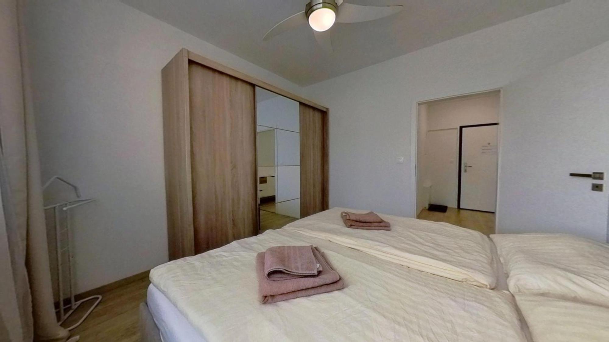 Air-Conditioned 2 Room Apartment, With Terrace, Rovinka, 302 Exteriér fotografie