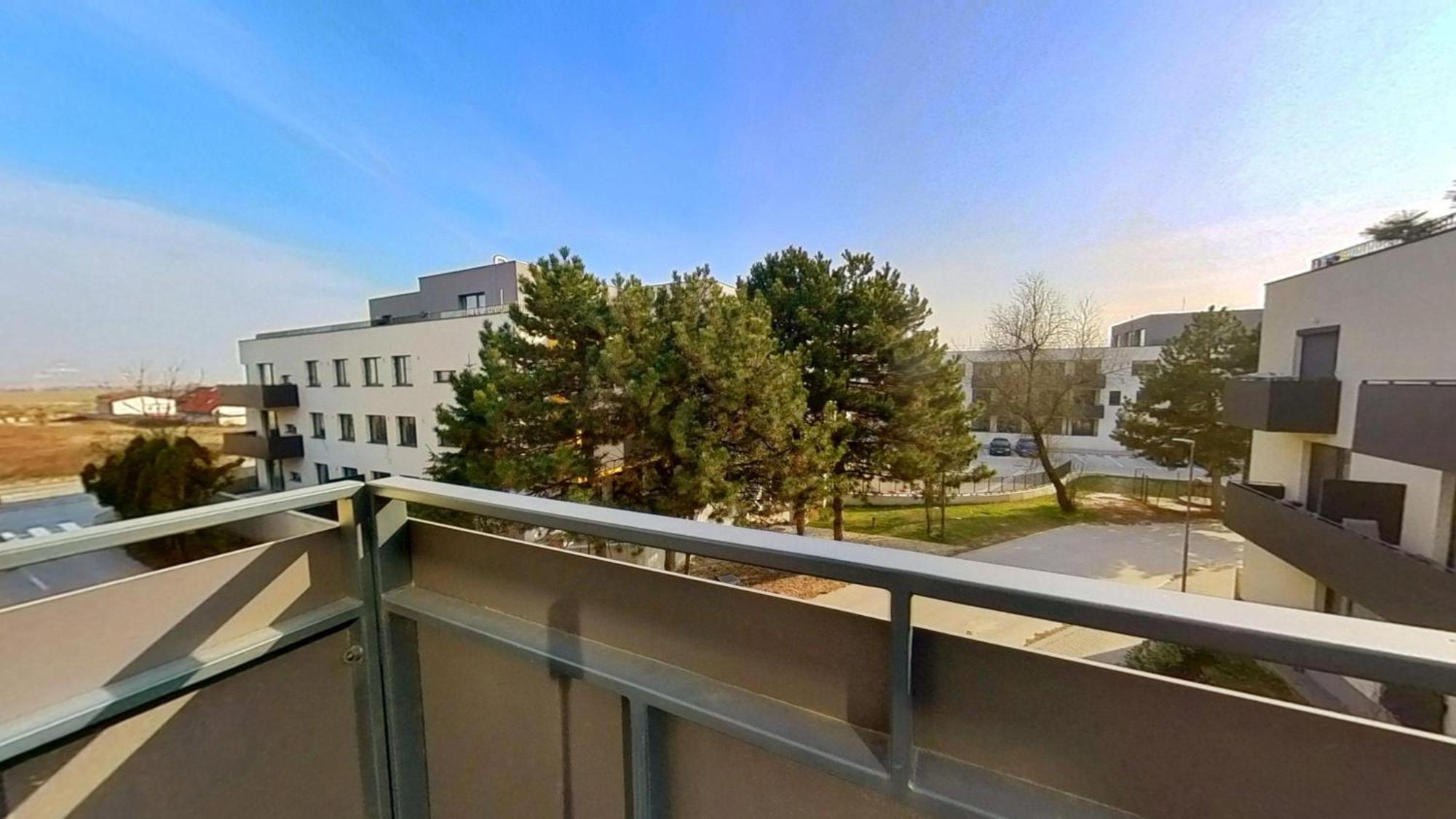Air-Conditioned 2 Room Apartment, With Terrace, Rovinka, 302 Exteriér fotografie