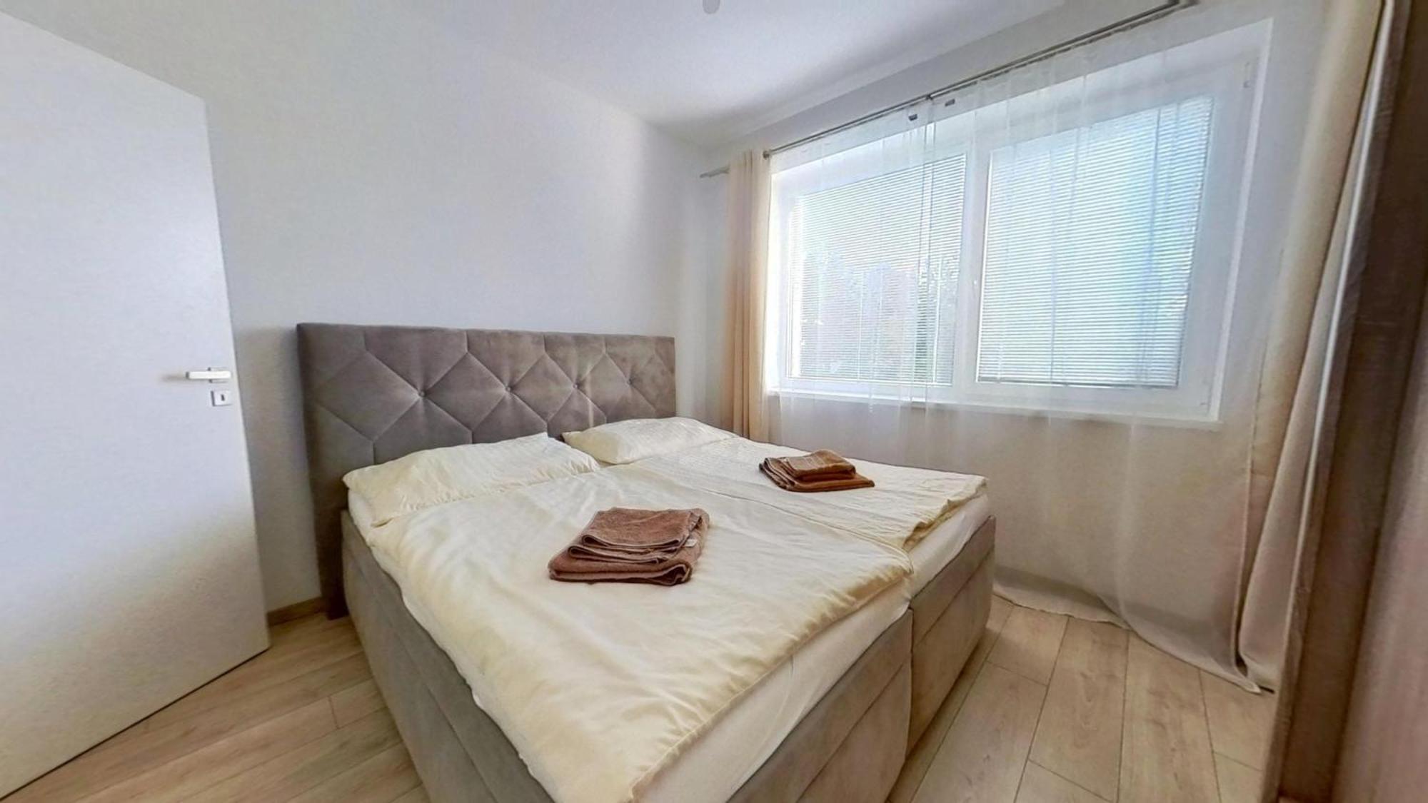 Air-Conditioned 2 Room Apartment, With Terrace, Rovinka, 302 Exteriér fotografie