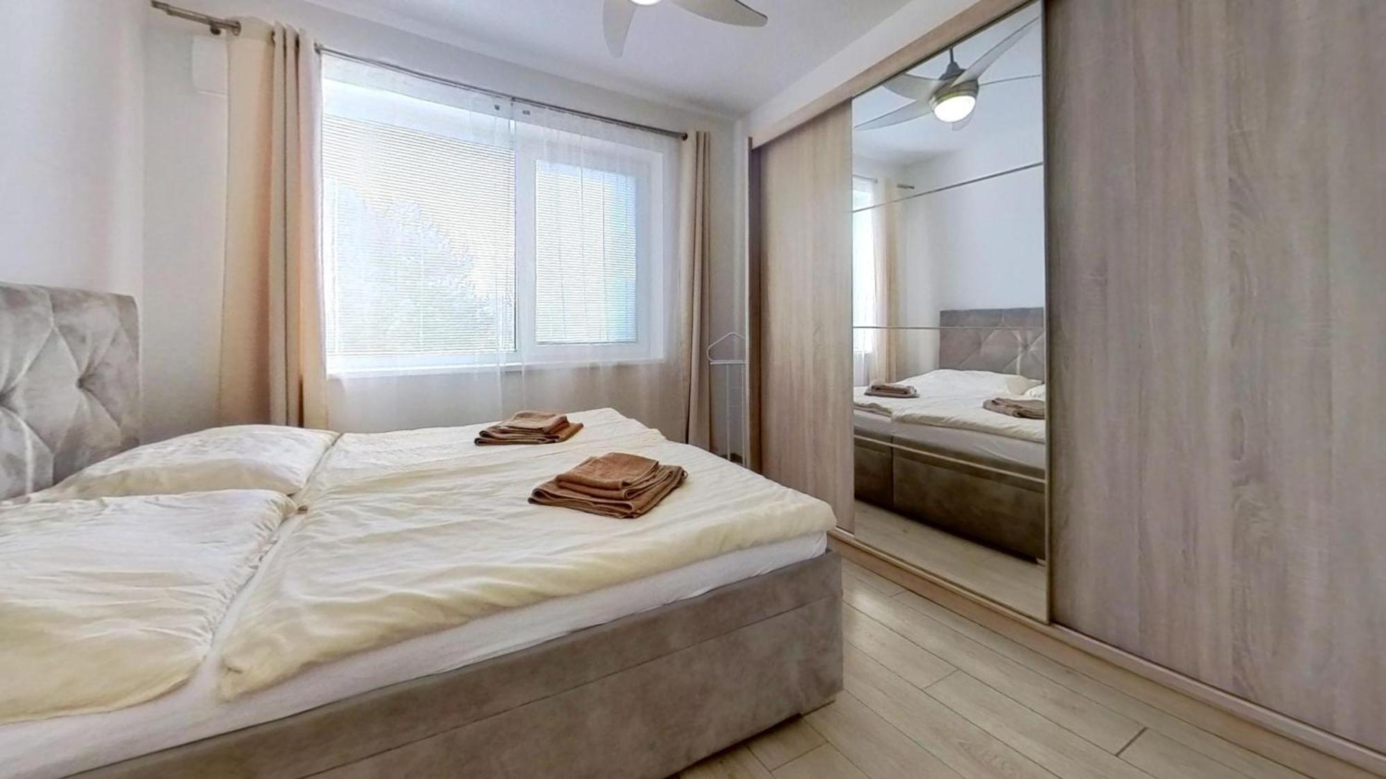 Air-Conditioned 2 Room Apartment, With Terrace, Rovinka, 302 Exteriér fotografie